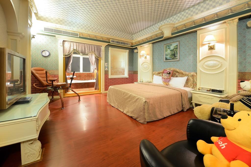 Holland Village Motel Tainan Exteriör bild